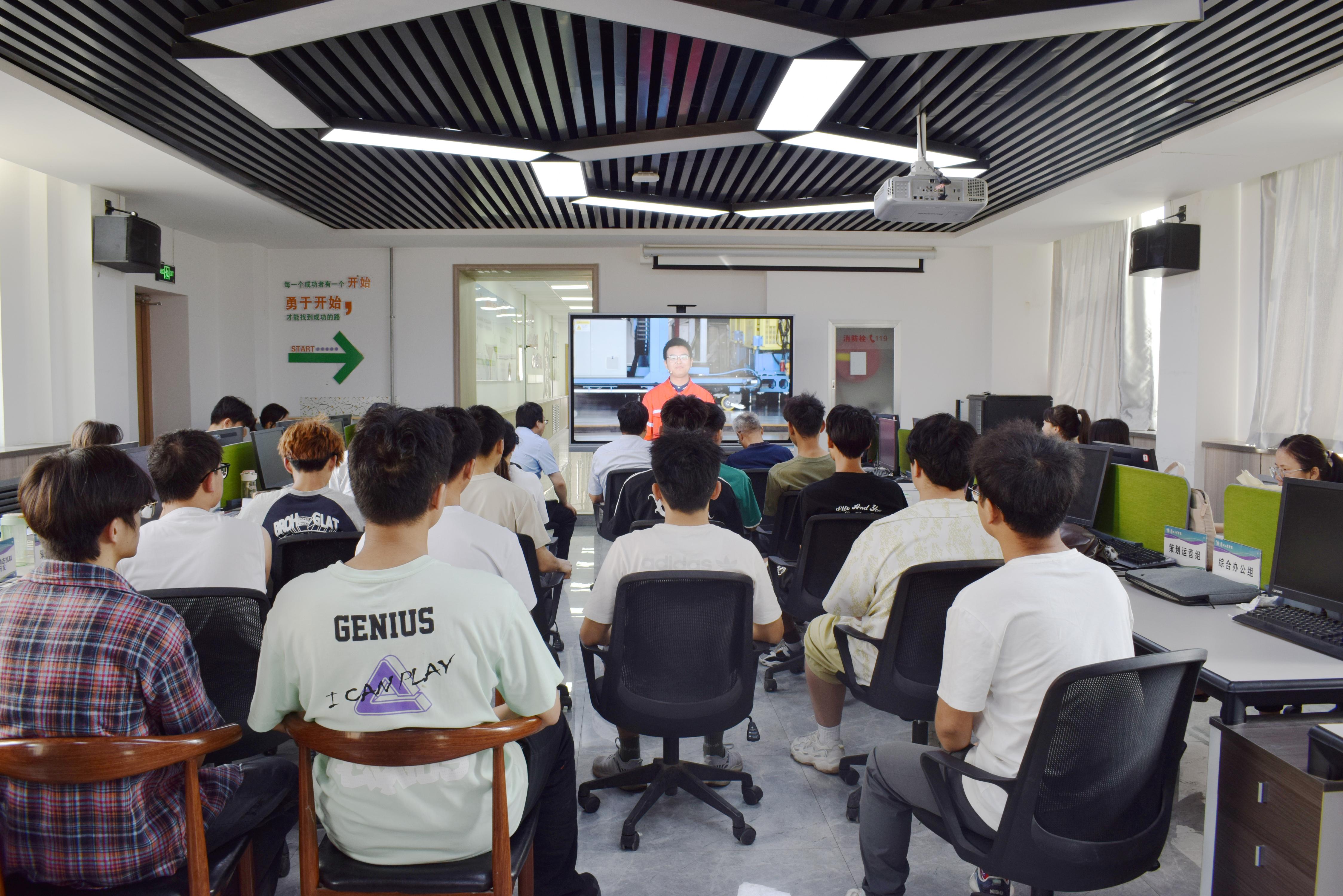 学校组织收看中国国际大学生创新大赛（2024）“青年红色筑梦之旅”全国启动仪式